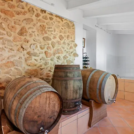 Joan - Plusholidays فيلة *