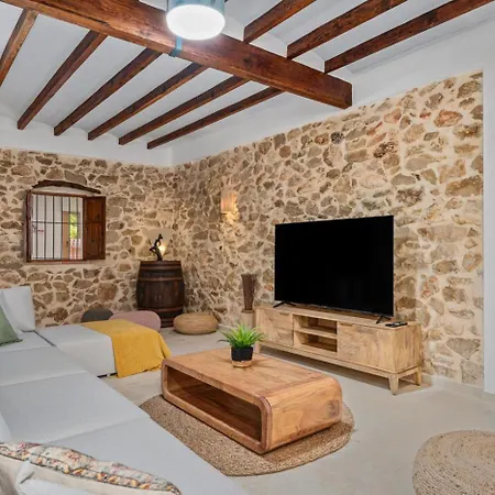 Joan - Plusholidays Villa