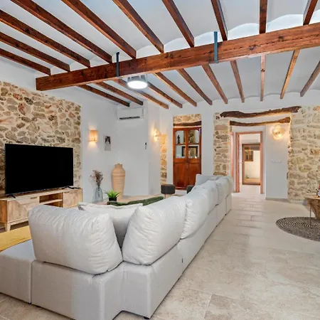 Joan - Plusholidays Calpe