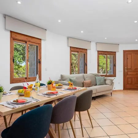 Joan - Plusholidays Villa *