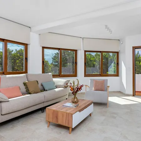 Joan - Plusholidays *