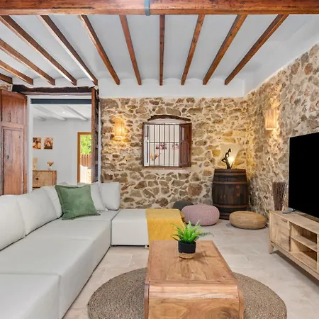 Joan - Plusholidays Villa