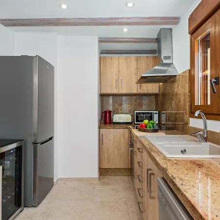 Joan - Plusholidays *