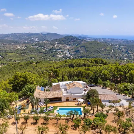 Joan - Plusholidays *