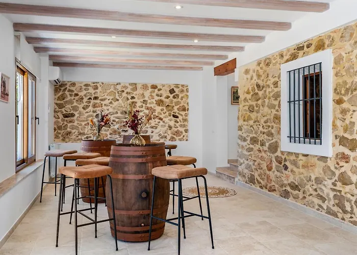 Joan - Plusholidays Villa *