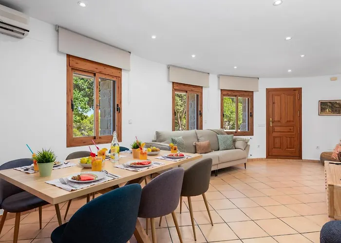 Joan - Plusholidays Villa *