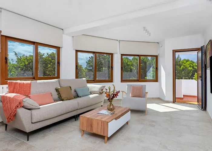 Joan - Plusholidays *