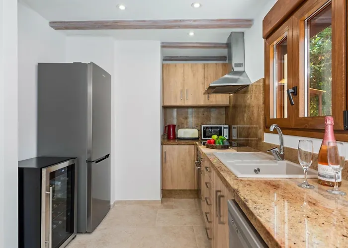 Joan - Plusholidays *